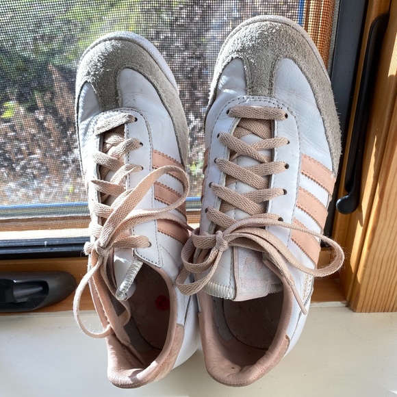 adidas Shoes - Adidas Dragons in size 6